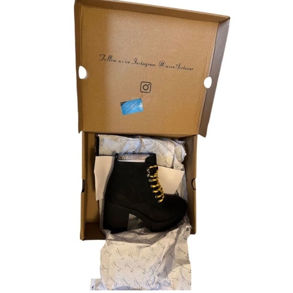 Seven7 Women's Black Ankle Booties Lug Sole Chunky Heel Casual Size 6 - Picture 8 of 9